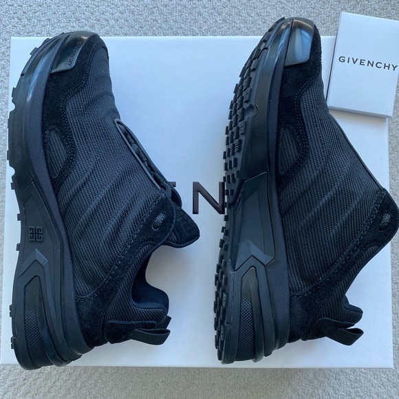 Givenchy Runners Sneakers - Picture 5 of 9